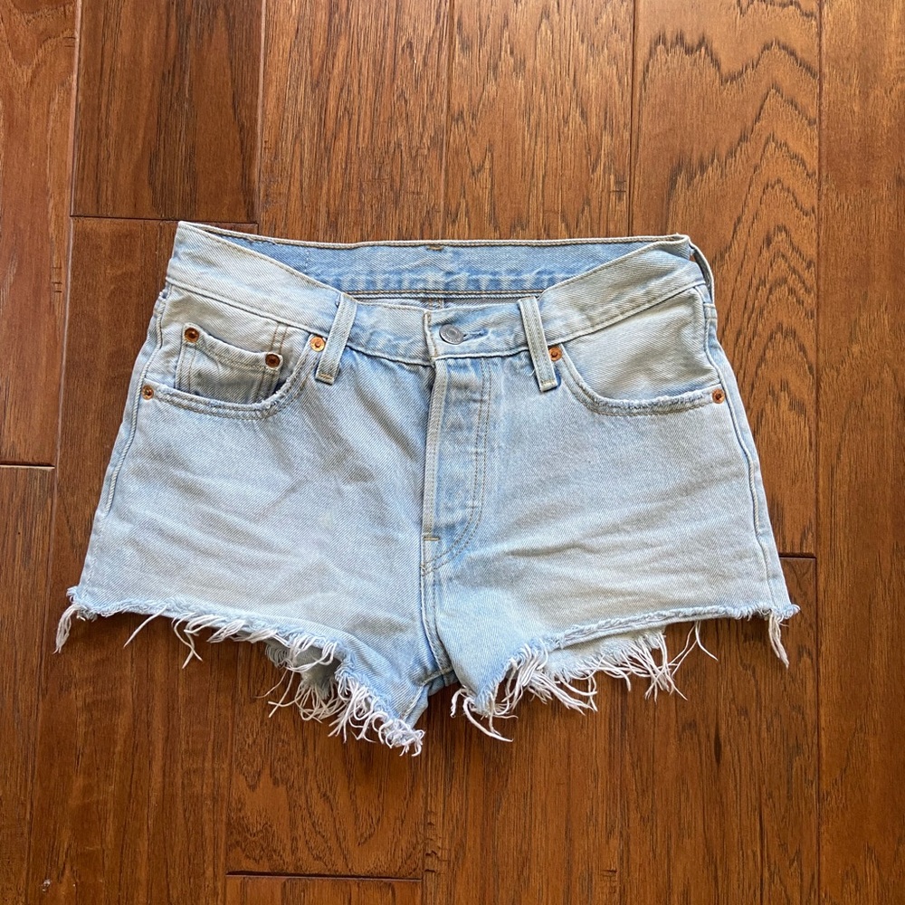 Levi’s denim shorts size 25 light wash